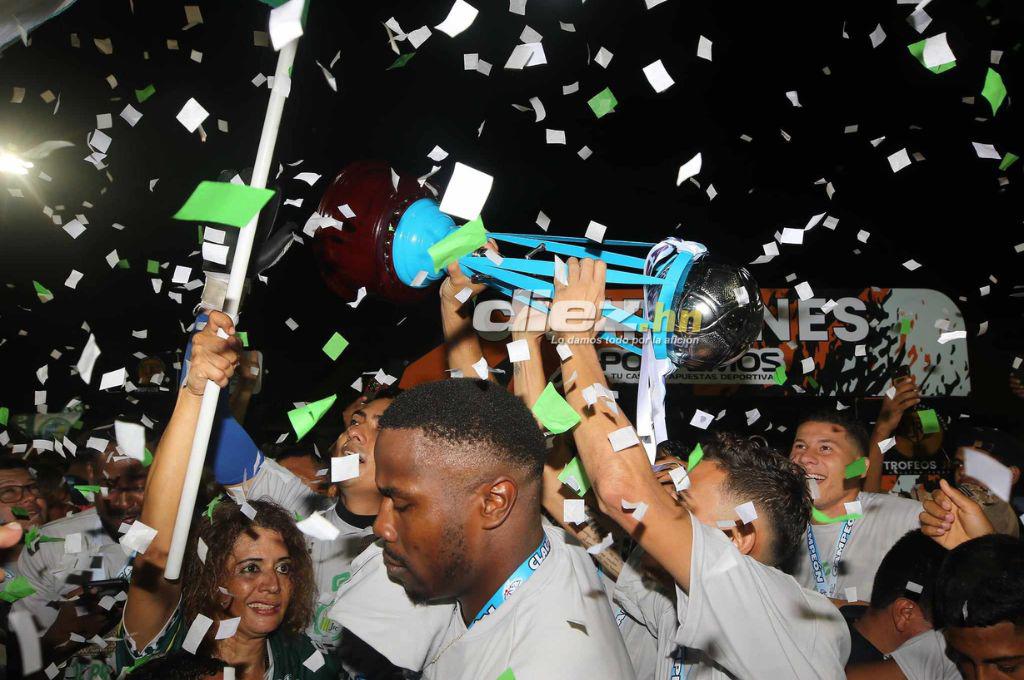 Así fue la eufórica celebración de Juticalpa FC tras conseguir el ascenso a la primera división y la tristeza del Lone FC