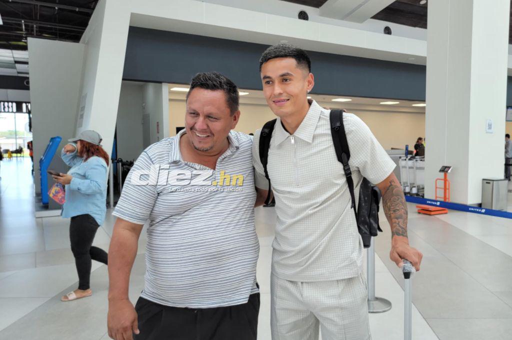 Muy contentos y solicitados en el aeropuerto: Así fue la salida de los legionarios que retornaron a sus clubes