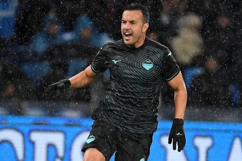 Se resiste al retiro: Pedro, exfutbolista del Barcelona, firma un nuevo contrato a los 38 años