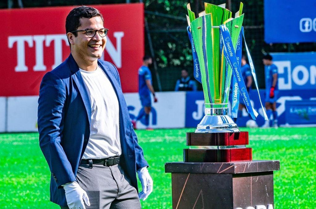 'Faco' impacta a toda Honduras revelando la enfermedad que tiene y jugadores le enviaron mensajes: Quiero vivir; oren por mí...