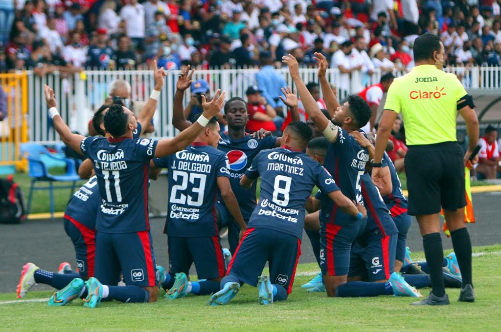 ¡Motagua y Olimpia no jugarían sus partidos en el Nacional Chelato Uclés de Tegucigalpa la próxima temporada!