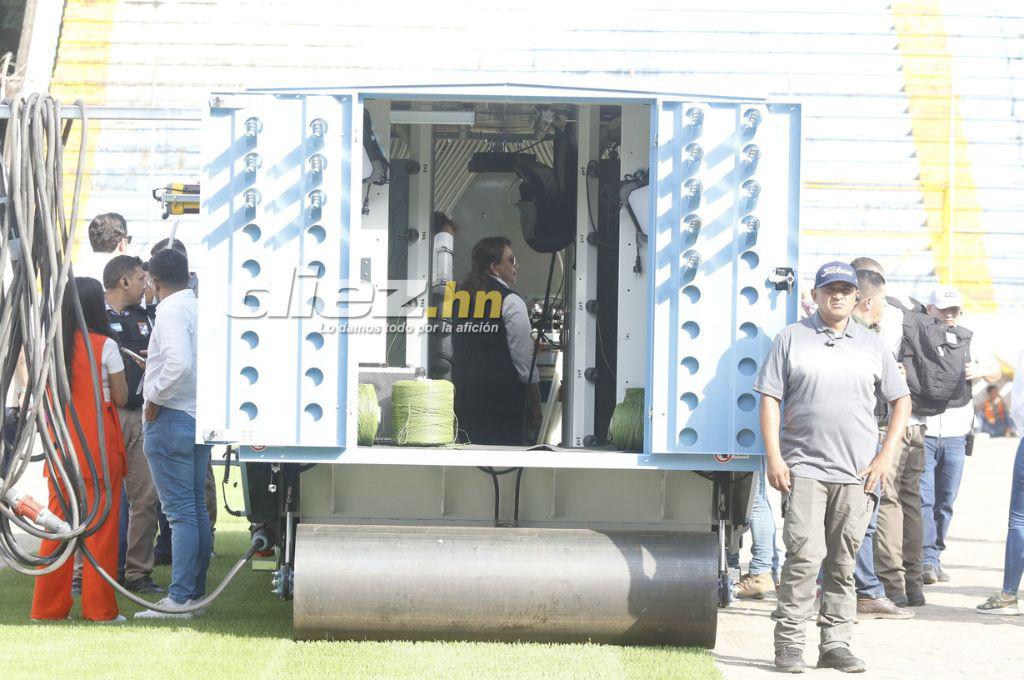 Así inició la instalación de la nueva grama híbrida del estadio Morazán en presencia de la presidenta Xiomara Castro