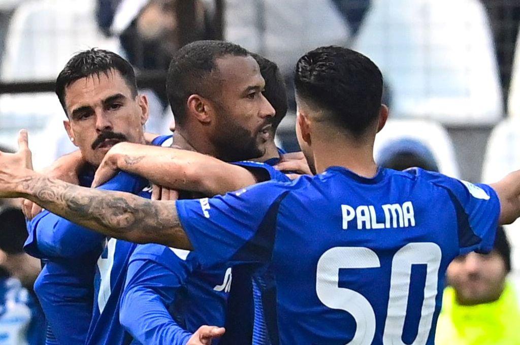 Con Luis Palma de titular, el Olympiacos goleó al Panserraikos y son líderes solitarios de la Super Liga de Grecia