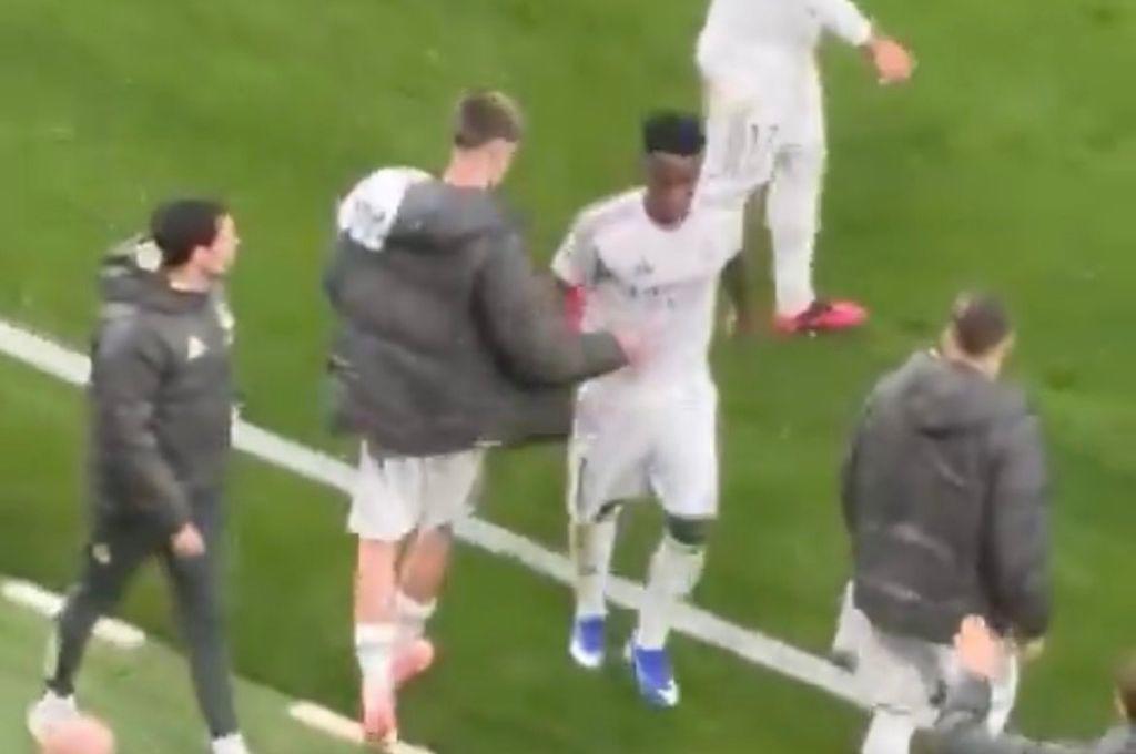 El robo del Real Madrid al Levante, jugador llora por los pitidos y Kervin Arriaga fue castigado en el Bernabéu