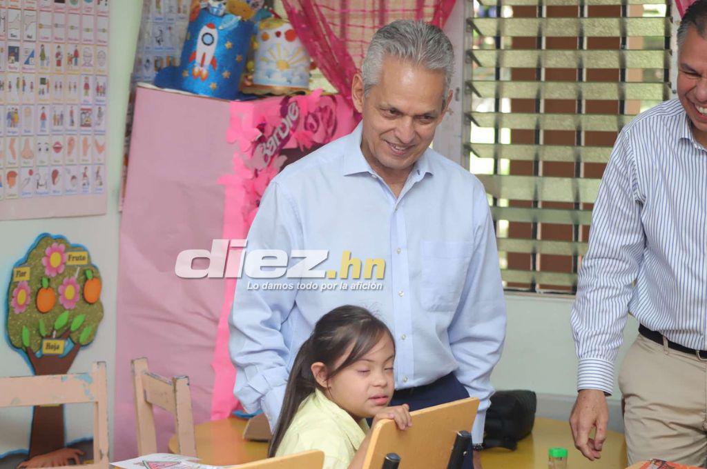 Reinaldo Rueda y directivos de la Federación de Honduras vivieron momentos especiales con niños del Instituto Juana Leclerc