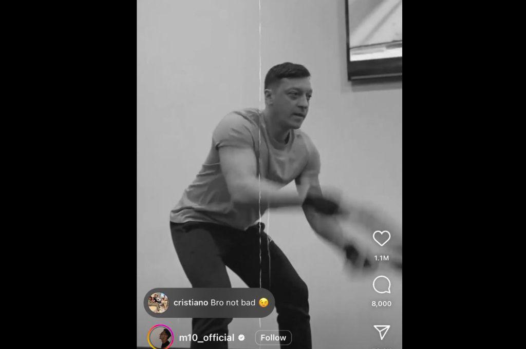 Cristiano Ronaldo quedó impactado y envió un mensaje: el increíble cambio físico de Mesut Özil tras retirarse del fútbol