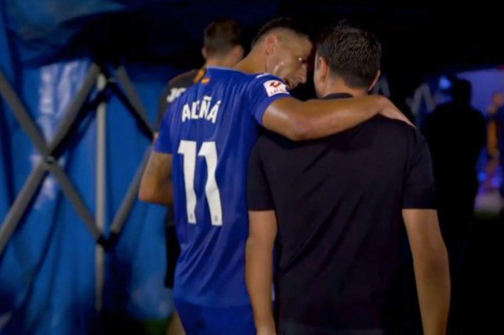 La fuerte discusión de Xavi con el árbitro y exjugador del Barcelona y el polémico penal no pitado; Choco Lozano debutó con Getafe