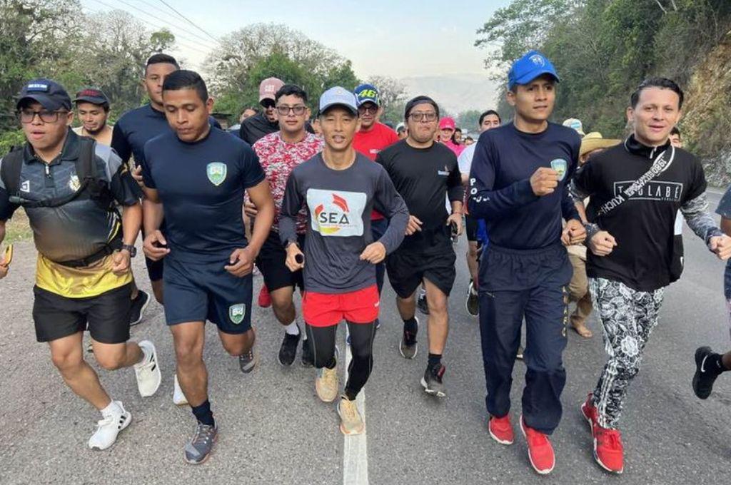 Desmayados y apoyo total del pueblo hondureño: Así va la ruta de 250 KM de Shin Fujiyama para construir una escuela en la UNAH