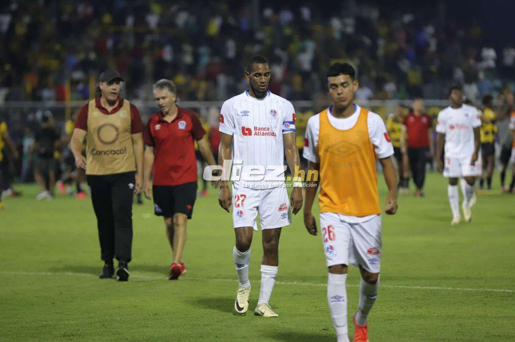No se vio en TV: La tristeza de los jugadores del Olimpia por la crisis, bronca de Menjívar con la gente y el llenazo en el Morazán