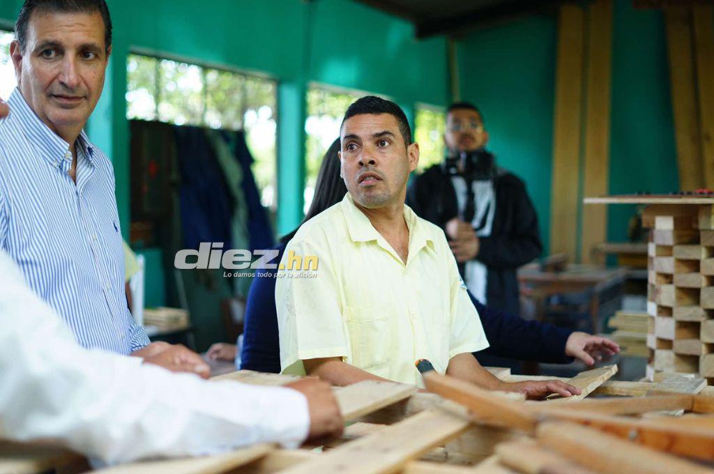 Reinaldo Rueda y directivos de la Federación de Honduras vivieron momentos especiales con niños del Instituto Juana Leclerc