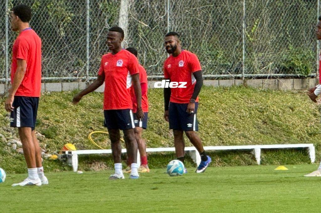 Futbolistas de Olimpia se lesiona en pleno entrenamiento, la preocupación de Espinel; así fue tratado por el cuerpo médico