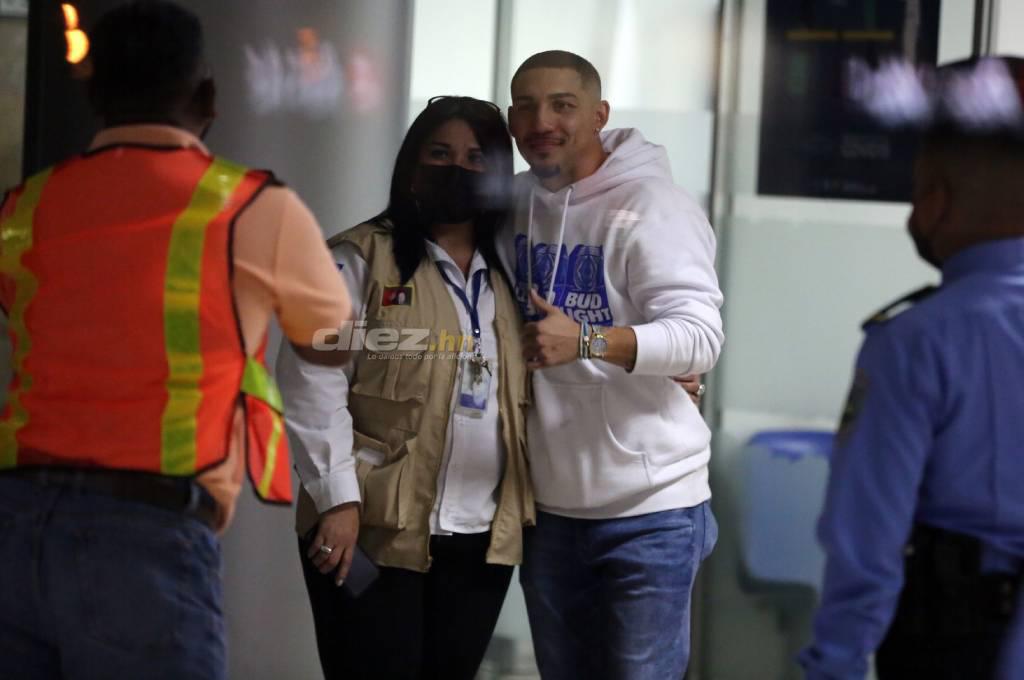 Con seguridad del gobierno y un ‘jab’ a periodista: Así fue la llegada de Teófimo López a Honduras para la toma de posesión