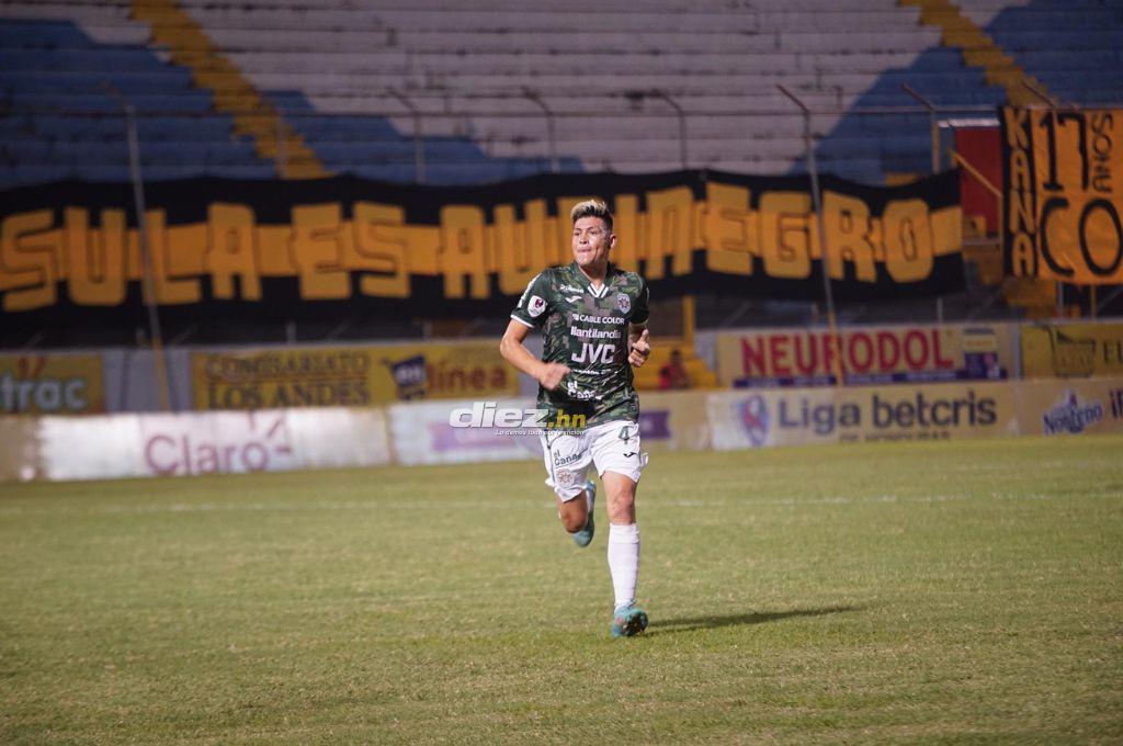 NO SE VIO EN TV: Las selfies del “Toro” Benguché, el detalle con los tacos del debutante Francisco Martínez y el enfado de Manolo Keosseián