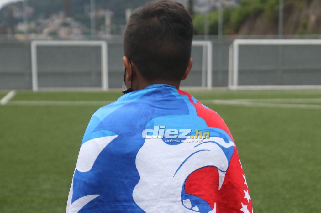 Presumieron la copa y la pancarta especial: Así fue el espectacular recibimiento que tuvo el Olimpia Sub-15 tras ganar la Donosti Cup