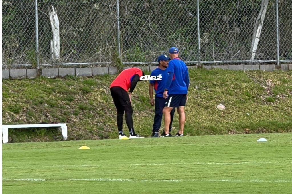 Futbolistas de Olimpia se lesiona en pleno entrenamiento, la preocupación de Espinel; así fue tratado por el cuerpo médico