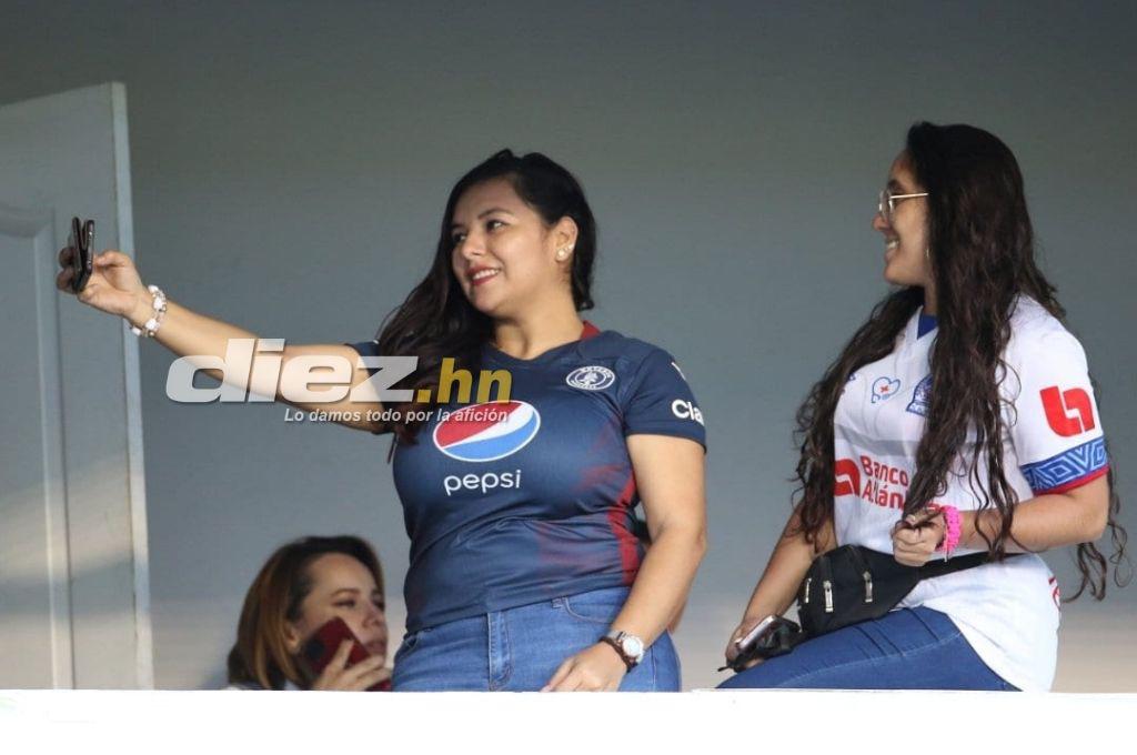 Espectaculares modelos y todo el ambiente que se vive en la semifinal de ida entre Motagua y Olimpia