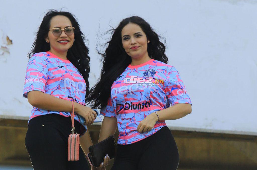 Motagua-Tigres: Resguardados con helicóptero, la invasión azteca y las bellas chicas que engalanan el estadio Olímpico