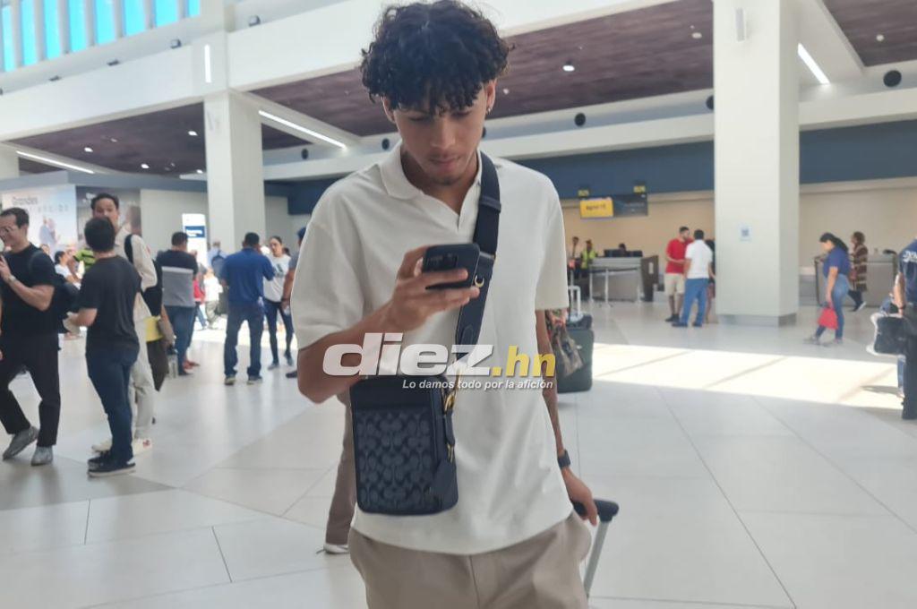 Muy contentos y solicitados en el aeropuerto: Así fue la salida de los legionarios que retornaron a sus clubes