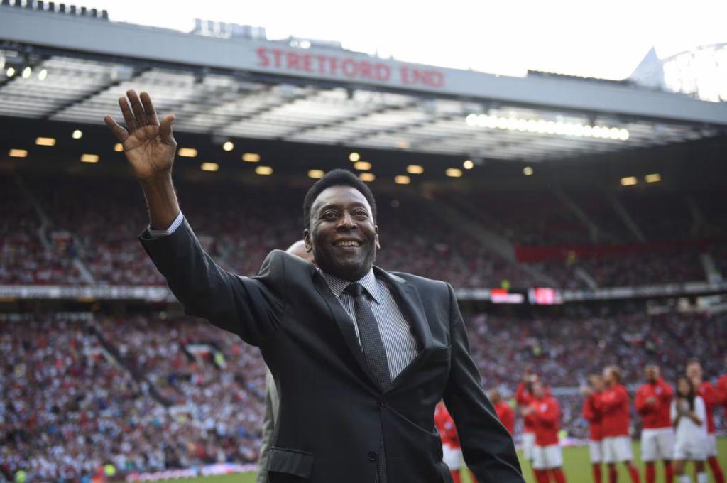 Mesut Özil, ex Real Madrid, se suma a Pelé y a Rambo: los futbolistas que se pasaron a la política ¡Uno sigue jugando en Inglaterra!