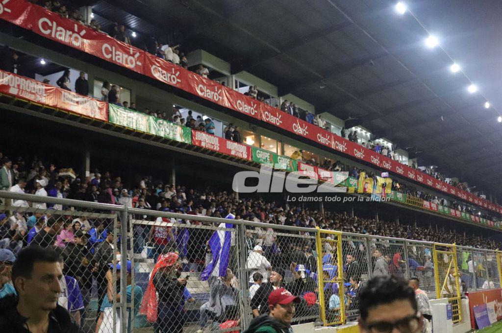 ¡Espectacular! Llenazo en el estadio Morazán por el Honduras-México pese a la lluvia y Rambo de León, presente