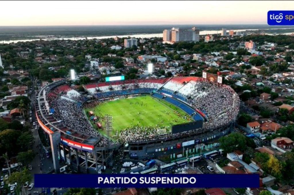 Le dispararon en toda la espalda: así fue el terrible incidente entre la barra y policías en el clásico Olimpia vs Cerro Porteño