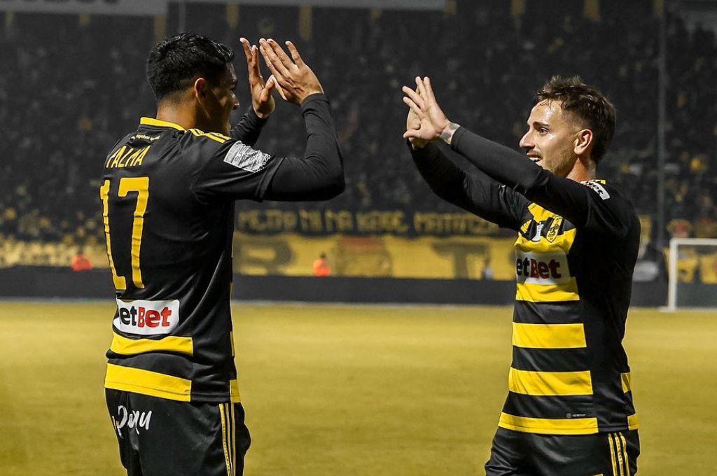 Medio internacional y periodista griego elogian a Luis Palma por el hat-trick que hizo en el triunfo del Aris ante el Lamia