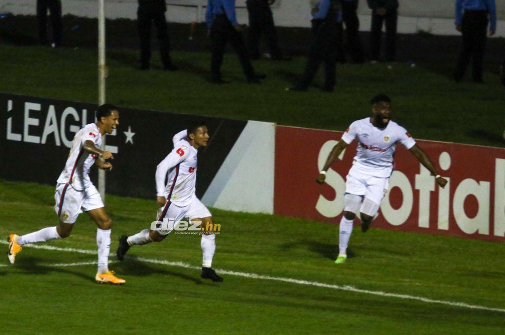 La incredulidad del “Mango”, inexorable ley del ex y el éxtasis de Troglio tras clasificar a su primera final de Concacaf con Olimpia (FOTOS)