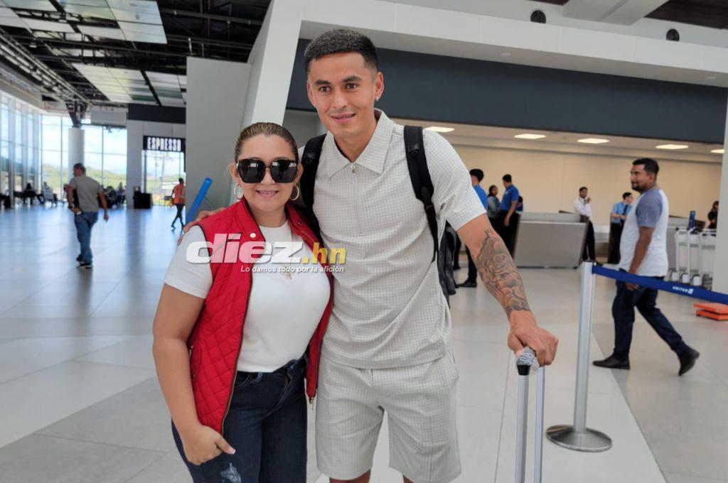Muy contentos y solicitados en el aeropuerto: Así fue la salida de los legionarios que retornaron a sus clubes