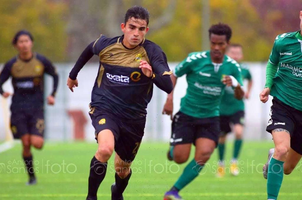 Hondureño Charlie Estrada se acerca al ascenso a la tercera división de Portugal con el Clube Serpense