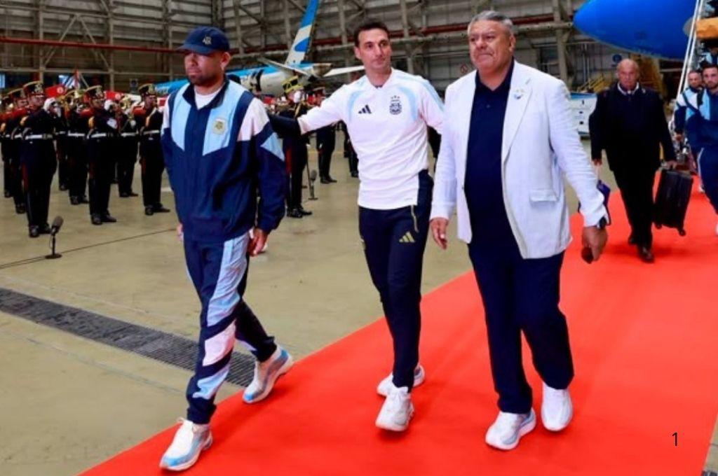 ¿Y Messi? Con la Policía, gran show y la alfombra roja en el regreso de Argentina