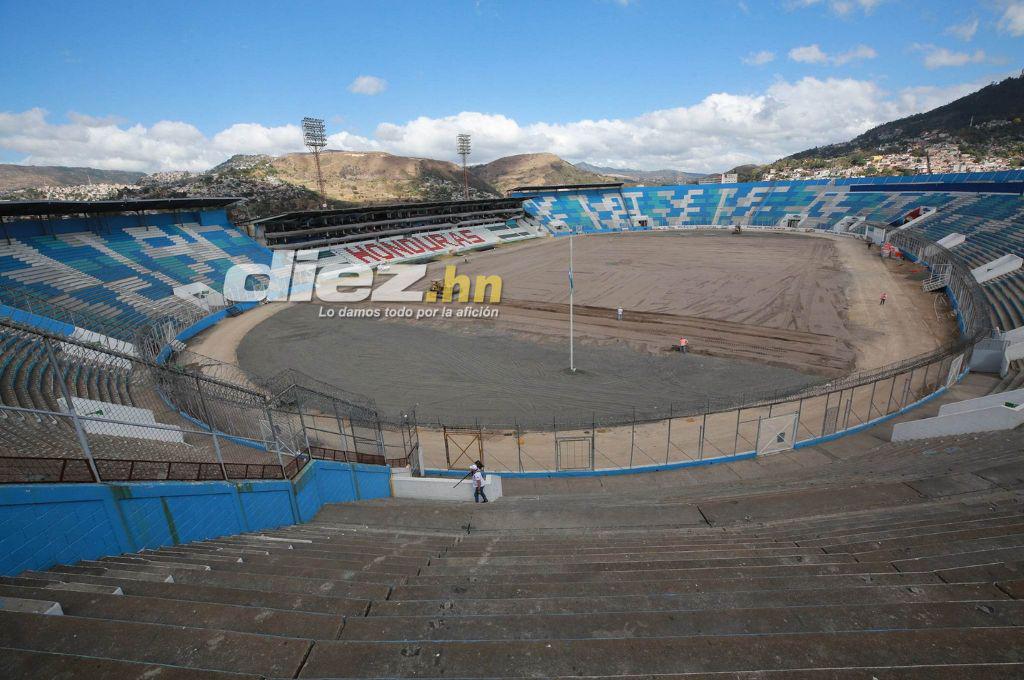 Así luce el estadio Nacional Chelato Uclés en sus fases finales del proceso de cambio de césped ¿Cuándo estará listo?