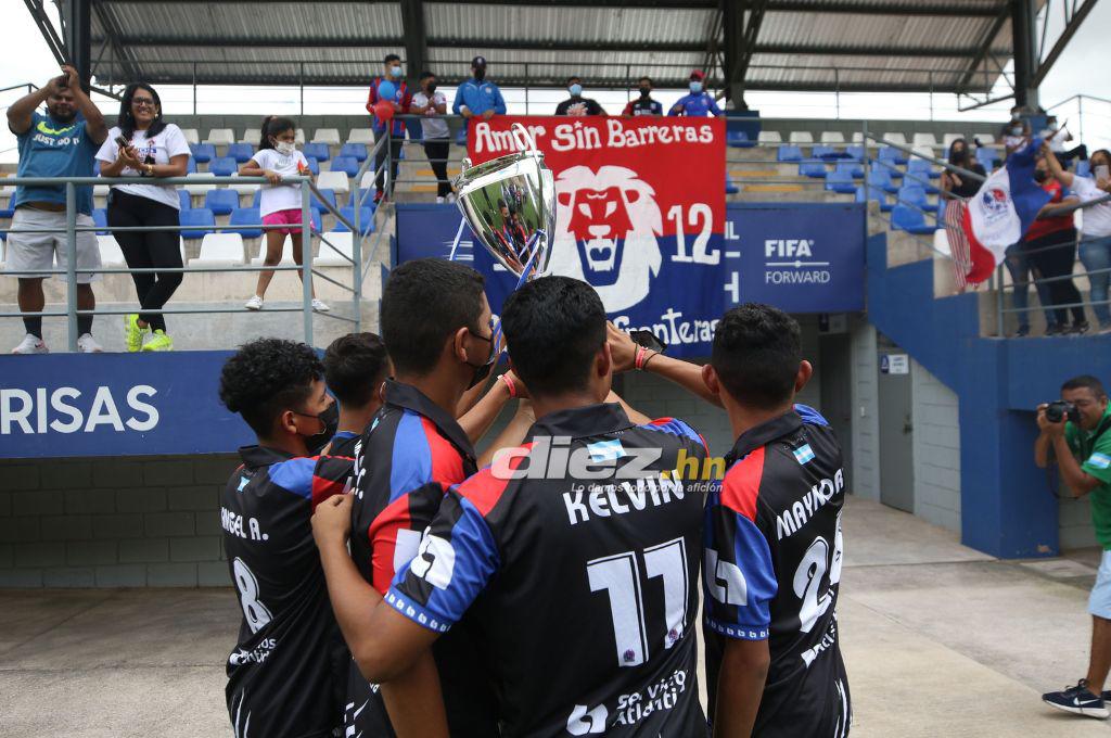 Presumieron la copa y la pancarta especial: Así fue el espectacular recibimiento que tuvo el Olimpia Sub-15 tras ganar la Donosti Cup