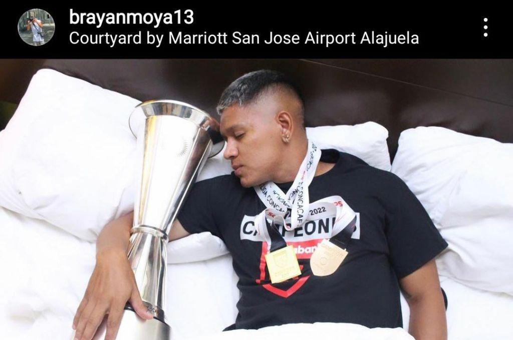 ¡Buenos días bicampeones! Abrazados a la Liga Concacaf durmieron y se levantaron los jugadores del Olimpia