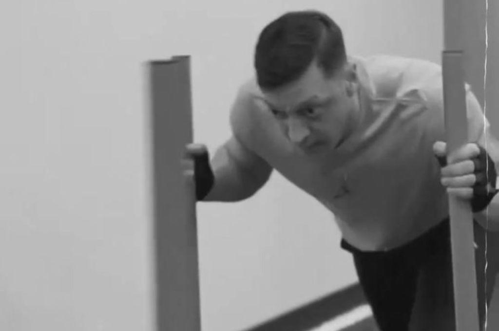 Cristiano Ronaldo quedó impactado y envió un mensaje: el increíble cambio físico de Mesut Özil tras retirarse del fútbol