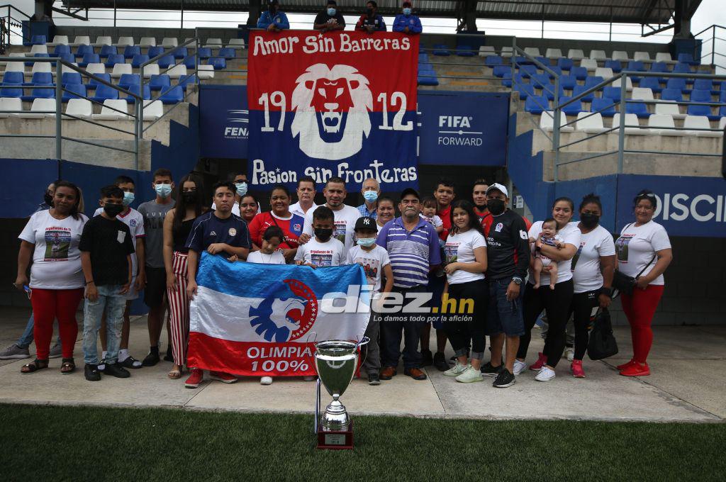Presumieron la copa y la pancarta especial: Así fue el espectacular recibimiento que tuvo el Olimpia Sub-15 tras ganar la Donosti Cup