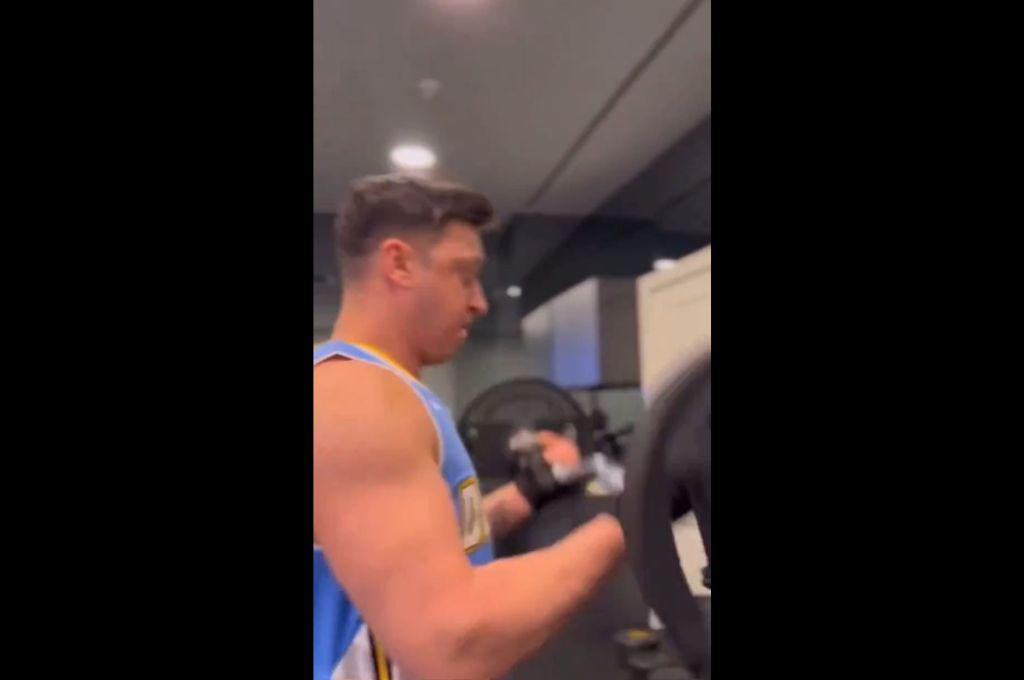 Cristiano Ronaldo quedó impactado y envió un mensaje: el increíble cambio físico de Mesut Özil tras retirarse del fútbol