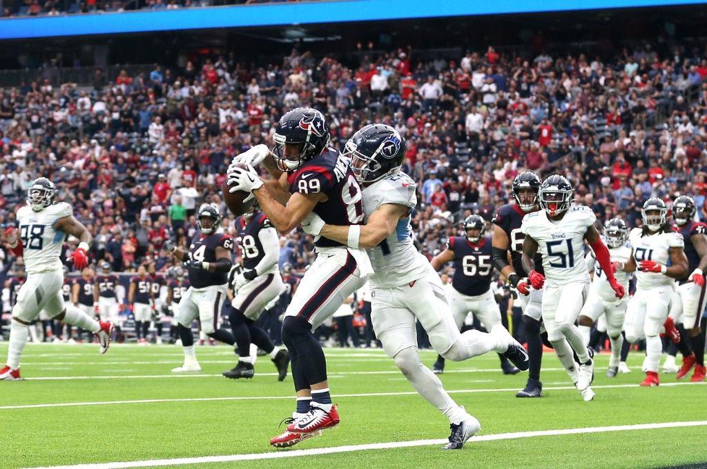 Titanes aseguran liderato en la Americana de NFL y Tom Brady iguala marca personal