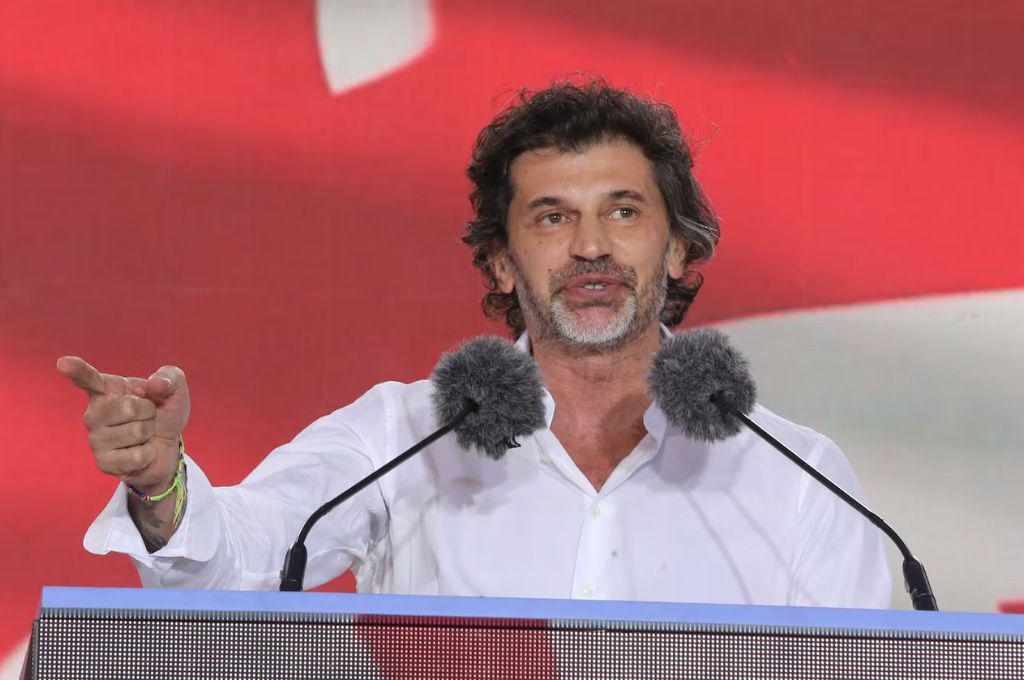 Mesut Özil, ex Real Madrid, se suma a Pelé y a Rambo: los futbolistas que se pasaron a la política ¡Uno sigue jugando en Inglaterra!