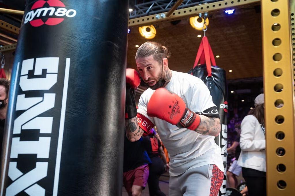 Sergio Ramos se olvida del fútbol y sorprende a todos con su nuevo deporte tras quedarse sin equipo: Seis asaltos...