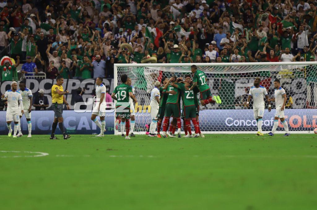 No se vio en TV: El jugador hondureño que no soportó la humillación ante México y así lo vivió Diego Vázquez