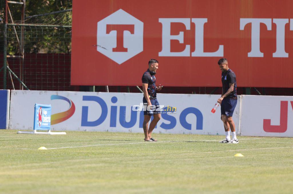 El ambiente en el Yankel: Jugadores y aficionados pegados al celular por el Manchester City-Real Madrid