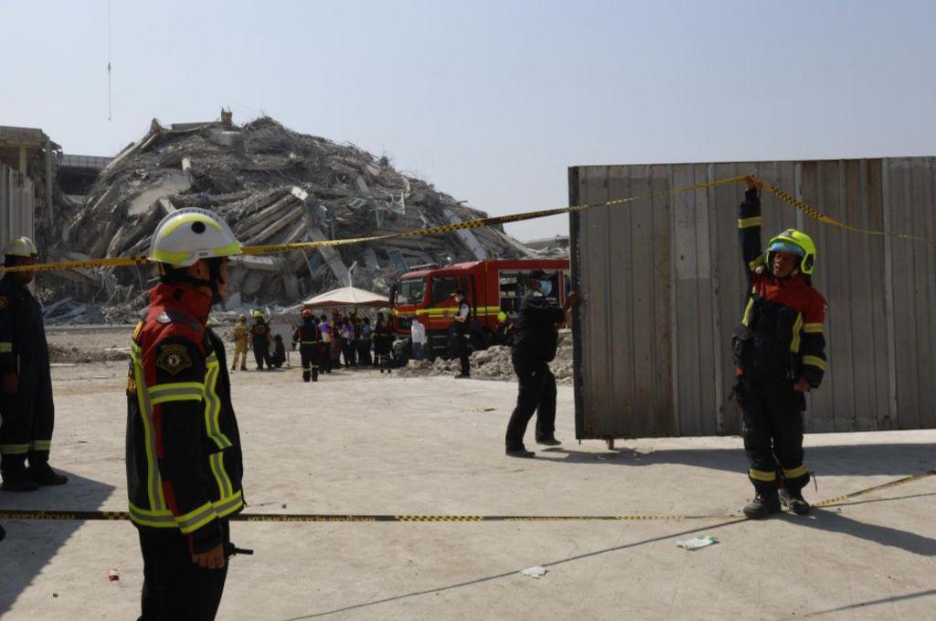 Las catastróficas imágenes del terremoto en Birmania y Tailandia: Llevamos más gente al cementerio que al hospital