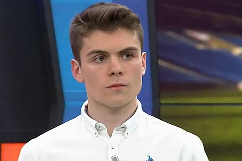 El salario y un exigente horario de trabajo: Pedrerol despide a uno de sus colaboradores más graciosos de ‘El Chiringuito’