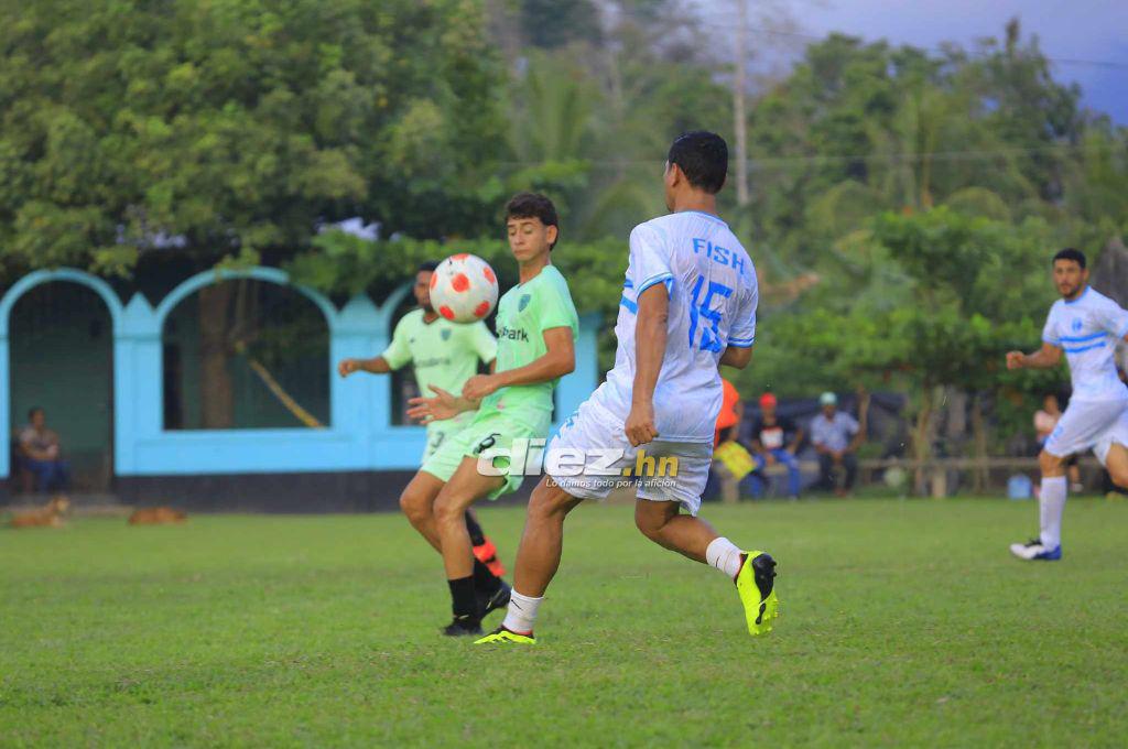 Noel Valladares se roba el show de delantero, el gesto de Amado y Wilmer: Así fue el partido de las Leyendas de Honduras en Omoa