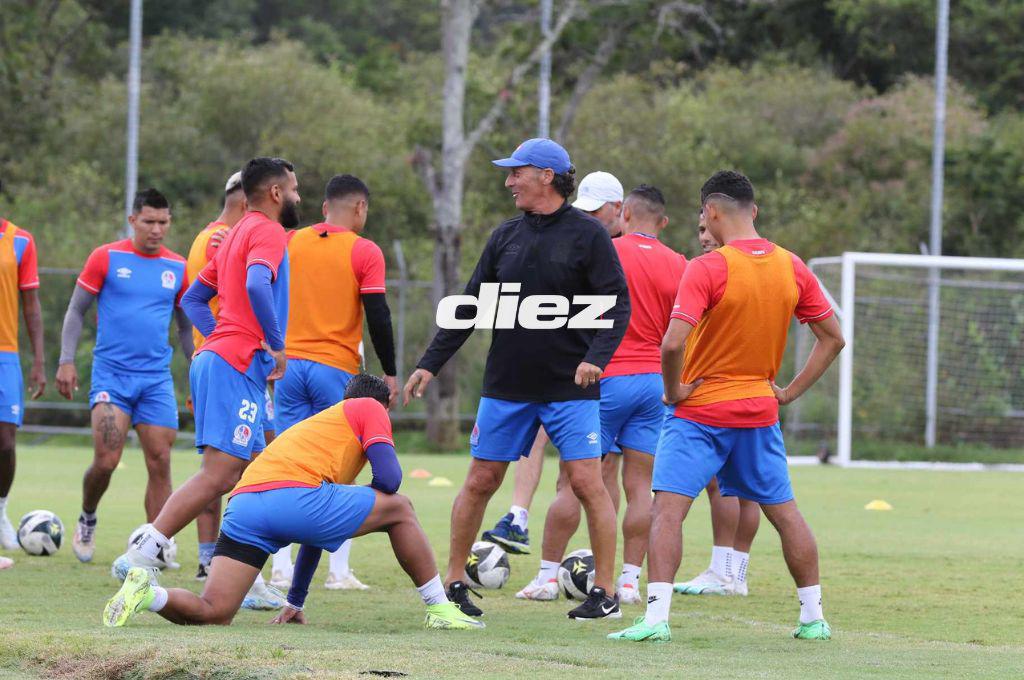 Risas, bromas y la foto de Pedro Troglio con el Chelito: Así fue el entreno del Olimpia previo a la semifinal ante Olancho FC