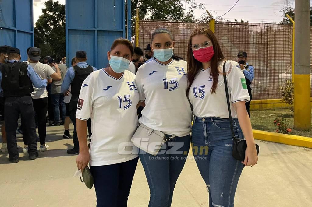 ¡Faltó todo menos belleza! Así lucieron las hermosas mujeres que engalandonaron el vacío estadio Olímpico