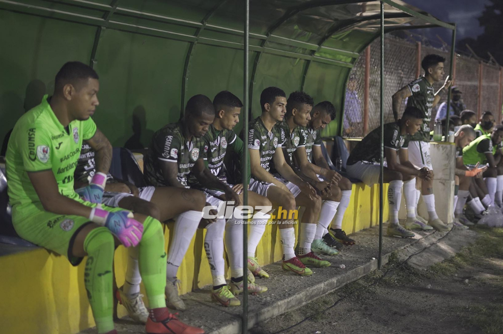 NO SE VIO EN TV: Cortan arito a jugador de Marathón con alicate, la bronca de Mayorquín y el coqueteo de Kevin Álvarez con la hermana de Getsel Montes