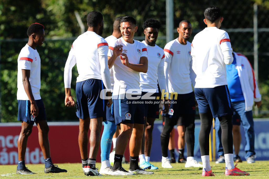 Así fue el penúltimo entrenamiento del Olimpia de cara a la final: Risas, visita especial y regalando firmas