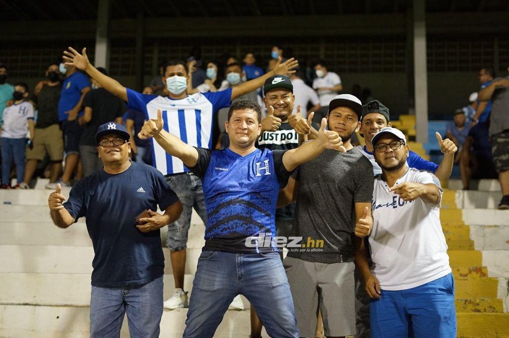 FOTOS: La petición de la novia de Marco Aceituno, la llegada de Roberto Contreras al Morazán y la algarabía de los hondureños