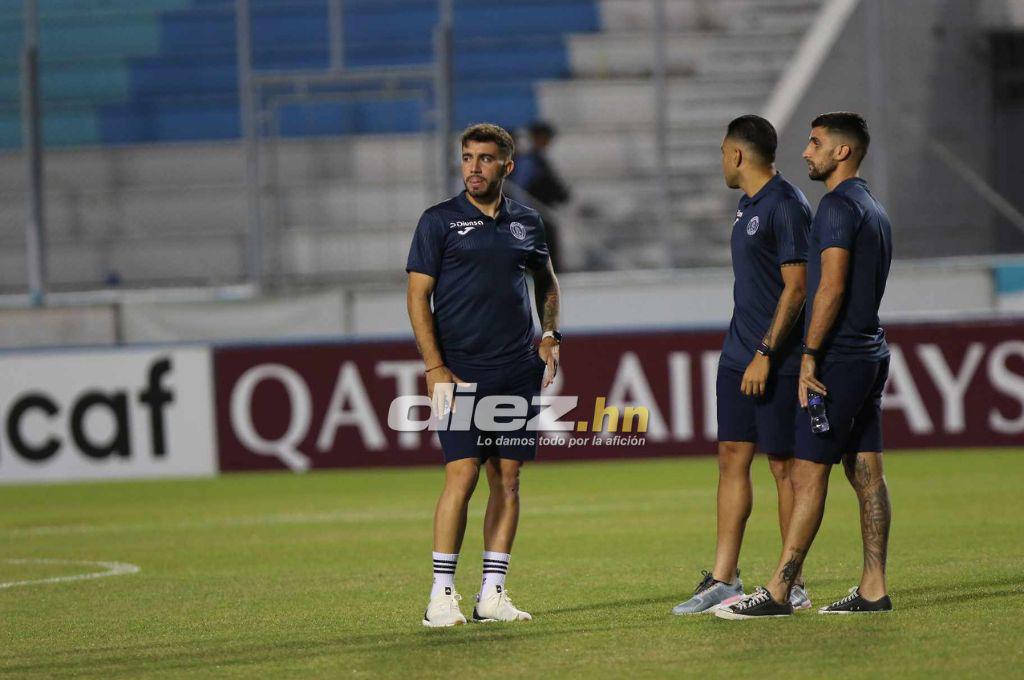Las dos aficionadas de Potros que se robaron las miradas en el estadio Nacional y la reacción de Auzmendi al ver a sus ex compañeros